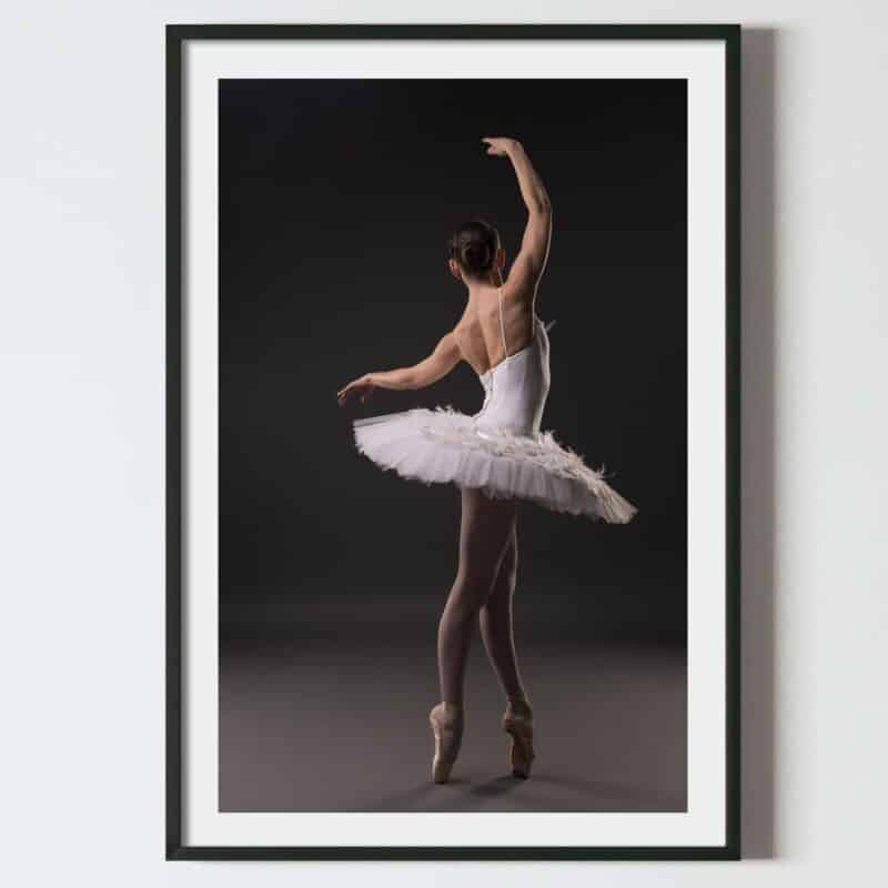 Poster balerina cu tutu alb, postere perete, postere pereti, postere mari de perete, tablou poster, postere inramate, postere bucuresti, tablouri scandinave, poster 50x70, tablouri, postere romania, tablouri moderne, design interior